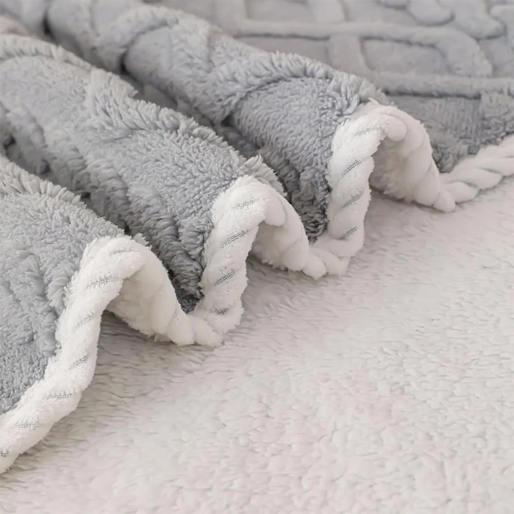 Luxurious Waterproof Soft Warm Polar Fleece Dog Blanket - Image 3